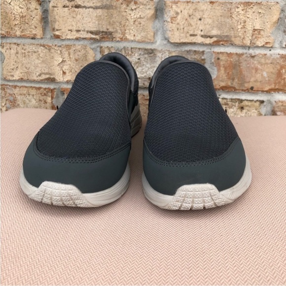 Skechers Men's Gray Charcoal Memory Foam Extra Wide Fit Slip-on Loafer 9.5 - Picture 4 of 13